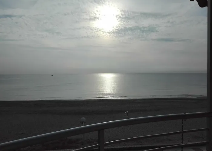 Edificio Montecarlo Playa San Juan