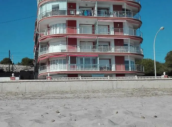 Edificio Montecarlo Playa San Juan אל קאמפיו