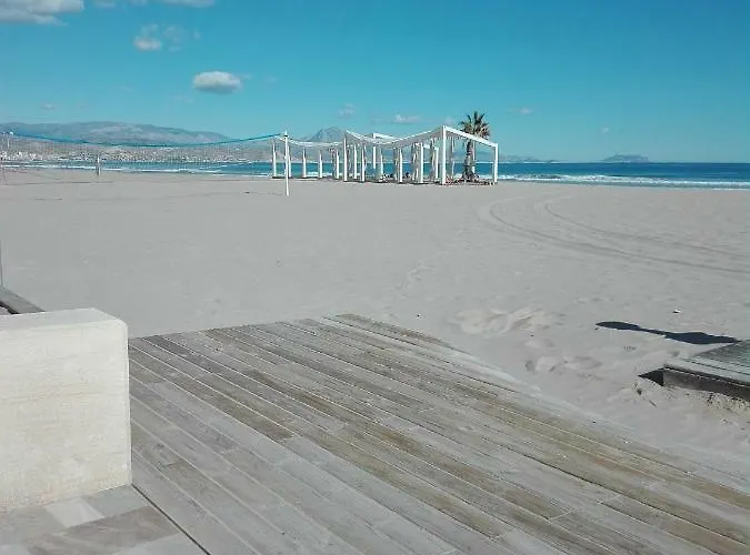 Edificio Montecarlo Playa San Juan אל קאמפיו